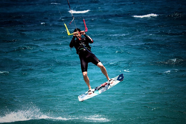 Kitesurfing for begyndere – hvad skal et godt kursus indeholde?